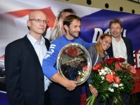 Dominiku vítal aj sponzor Juraj Juras, generálny riadideľ Partners Group SK  (vľavo)